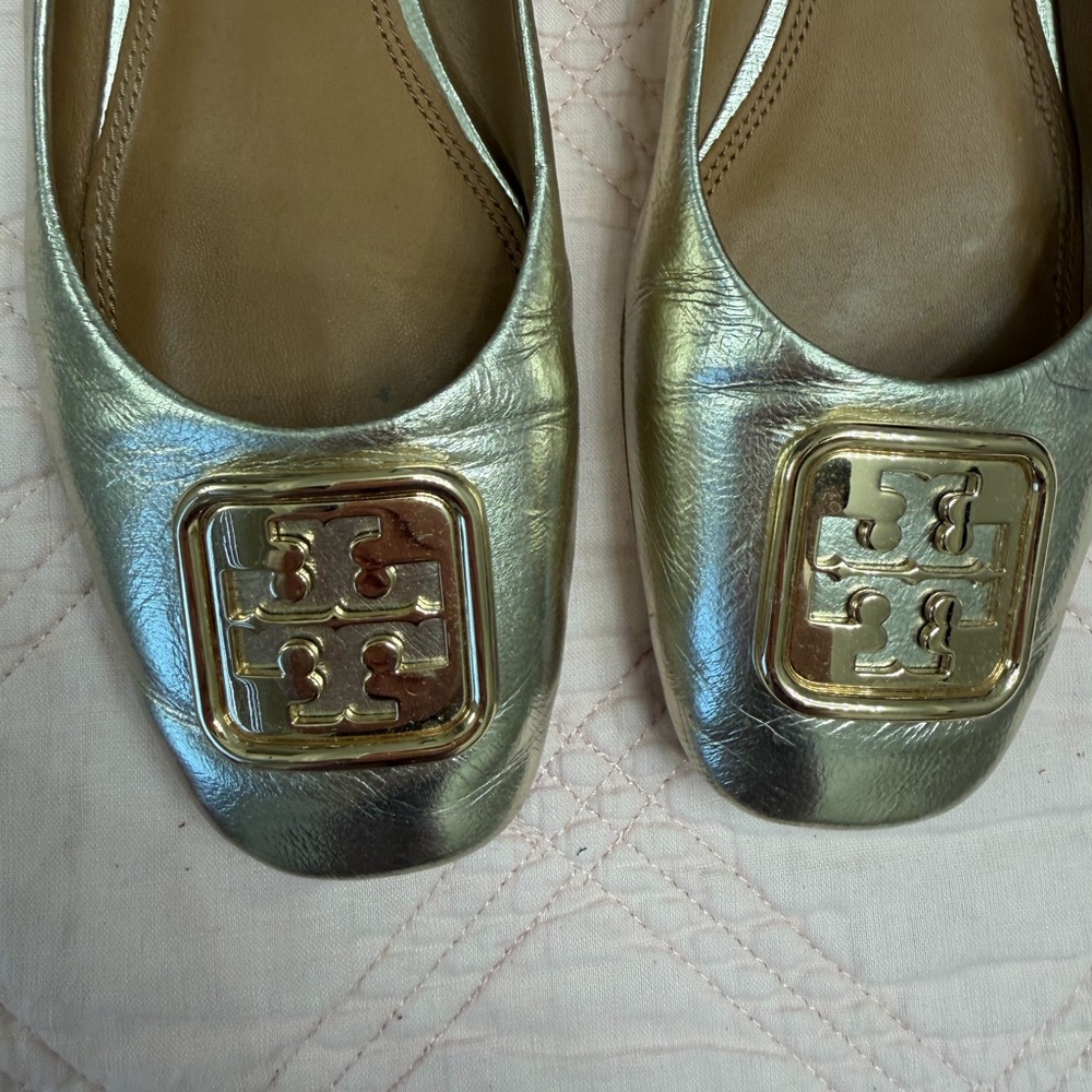 Tory Burch Women's Gold Flats 8 - Picture 2 of 3